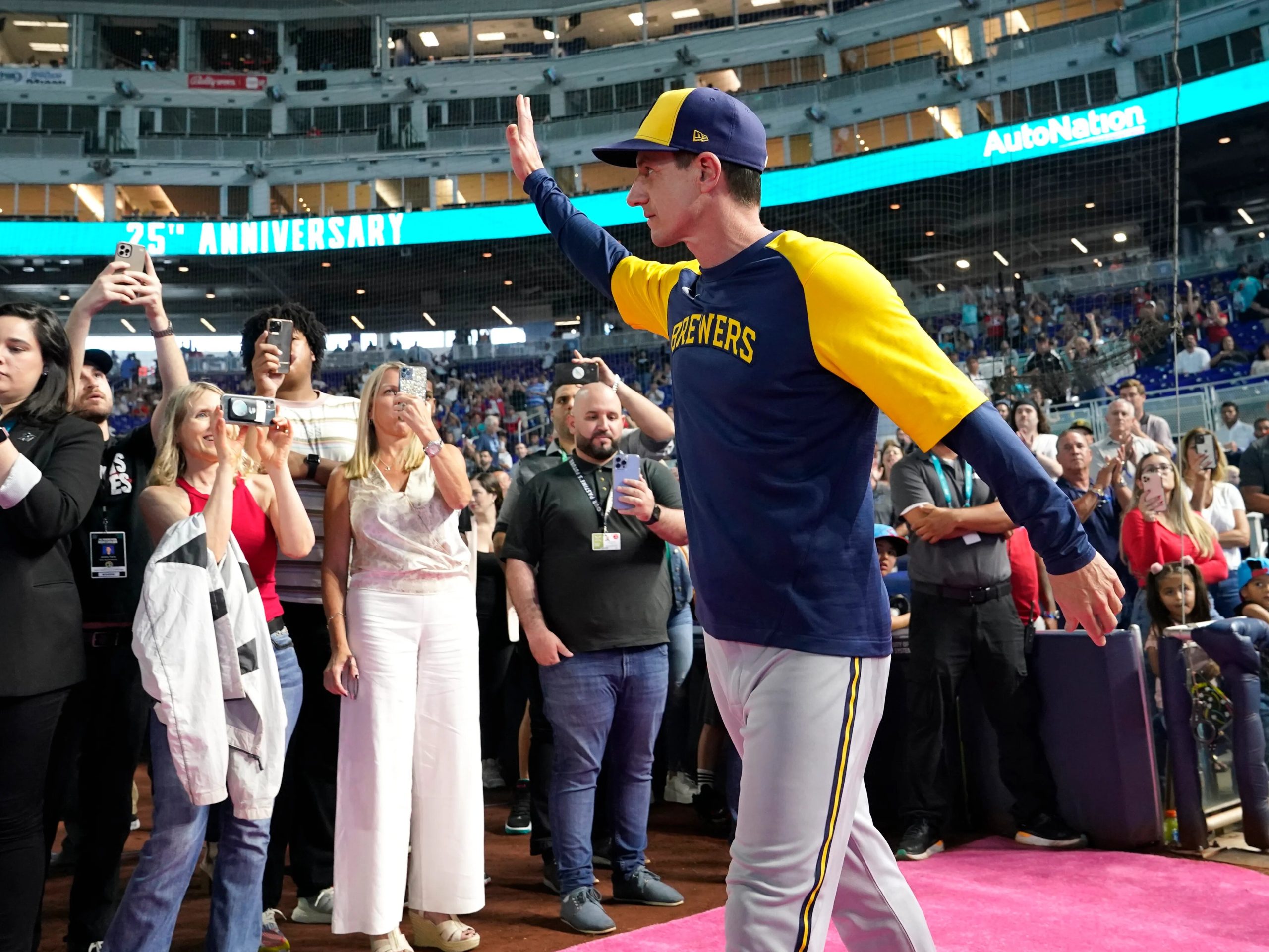 CONGRATULATIONS!!!: Chicago Cubs manager  “Craig Counsell” celebrates 25th marriage anniversary with his beautiful family which takes place at….