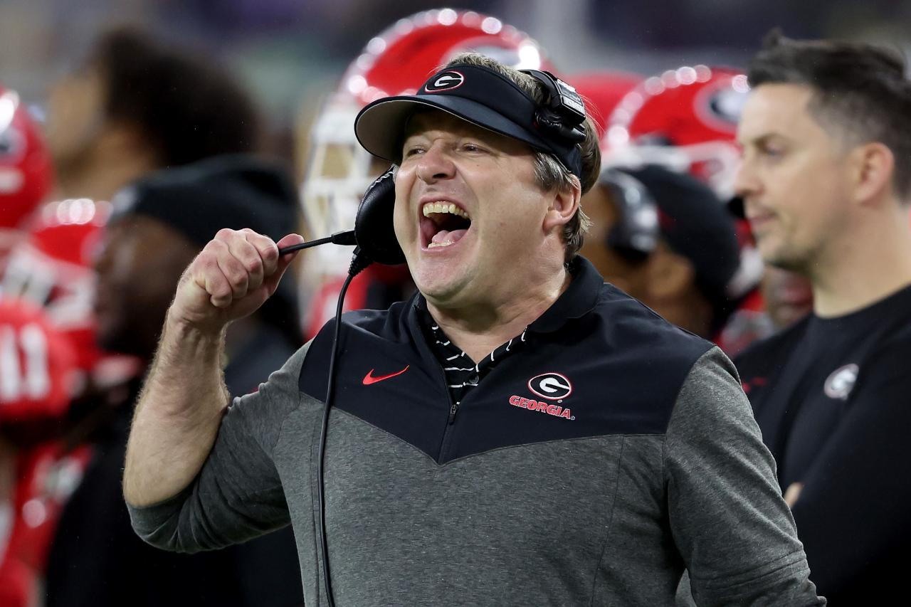 BIRTHDAY CELEBRATION!!!: Happy 49th birthday to Georgia Bulldogs head coach “Kirby Smart” as he pass to the fans some….