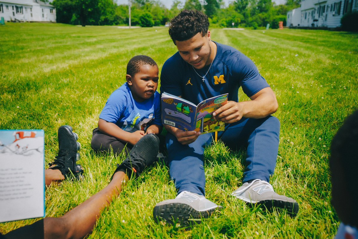 HUMANITY!!!: Michigan Star “Blake Corum” Shows His Love For Service And His Community by…