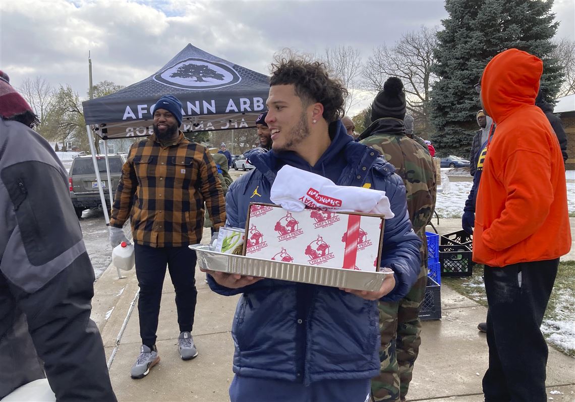 HUMANITARIAN SERVICE CONTINUES!!!: The young Michigan star “Blake Corum” continues his humanitarian service by giving out some…