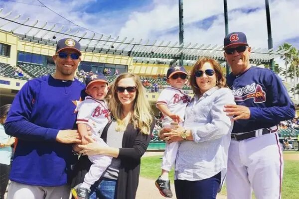 CONGRATULATIONS!!!: Atlanta Braves head coach “Brian Snitker” and wife celebrates 30th Wedding Anniversary which is considered as…