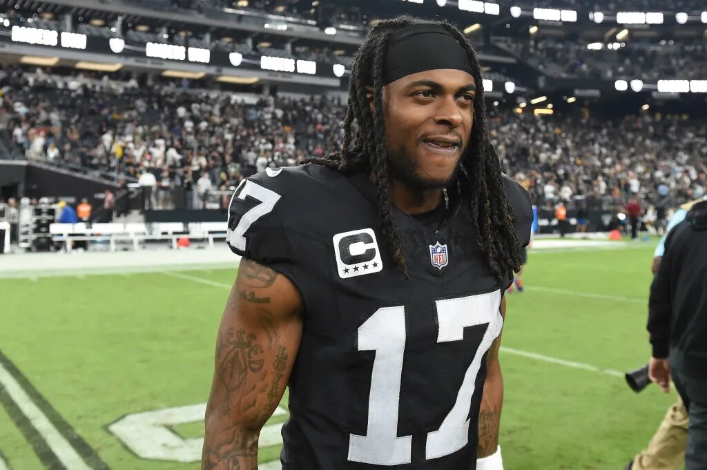 SAD DEPARTURE!!!: “Davante Adams” Finally Part Ways With The “Raiders” As He signs New Contract With…Read More…